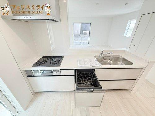 LiGNAGE　明石市松が丘３丁目２４-１期　全２棟のキッチン|■現地写真・１号棟■
天板が広いキッチン♪
お料理が捗ります♪