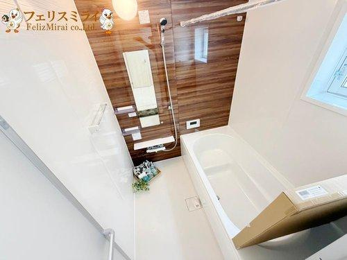 Blooming Garden 明石市魚住町中尾２期　全２棟の浴室|■現地写真・１号棟■
1坪タイプの浴室♪
広々としており、好評頂いております♪