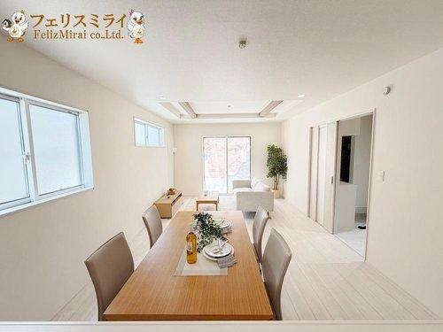 Blooming Garden 明石市魚住町中尾２期　全２棟の居間・リビング|■現地写真・１号棟■
広さがあるリビングです、ゆっくりと寛げる空間でございます♪