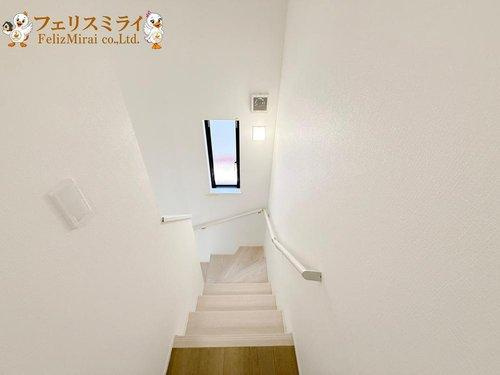 　の内装|■現地写真■
家族に優しい手すり付き階段♪手すりには安全のほかにも身体への負担の軽減という大きな役割があります♪