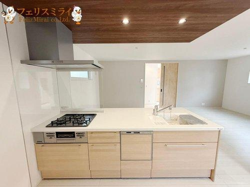 神戸市須磨区関守町第１のキッチン|■現地写真■
天板が広くお料理のしやすいキッチン♪