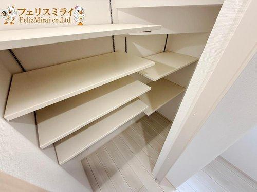 神戸市須磨区関守町第１のキッチン|■現地写真■
憧れのパントリー完備♪