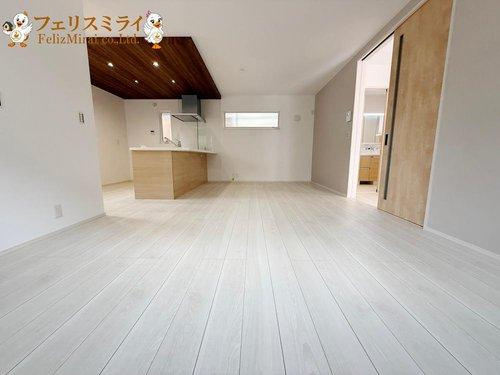 神戸市須磨区関守町第１の居間・リビング|■現地写真■
広々約１８帖のリビング♪