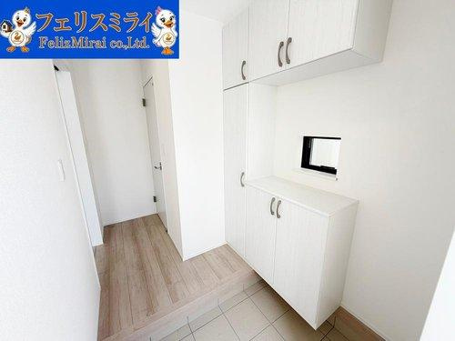 Heartful Town　明石市西明石町５丁目８２７番　全１棟の駐車場|■現地写真・A号棟■
普通車駐車２台可♪
前面道路は交通量が少なく駐車しやすいです♪