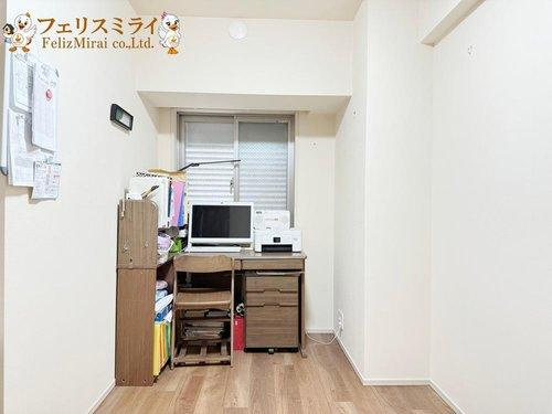 ジオ西神中央のその他|■現地写真■
約５．６帖の洋室でございます♪
収納もあり子供部屋としてお使い頂けます♪