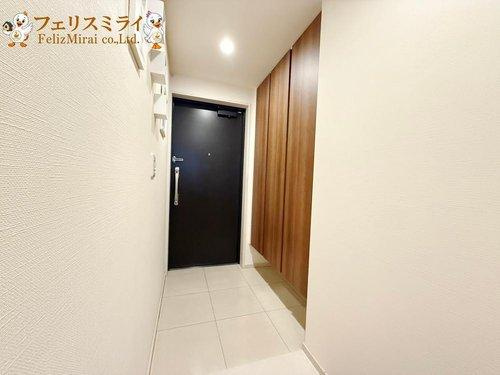 ジオ西神中央の玄関|■現地写真■
高さのあるシューズインクロークでございます収納力もしっかりとございますので、大変便利に御活用頂けます♪