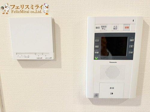 ジオ西神中央のその他|■現地写真■
カラーモニターフォンと床暖房のコントロールパネルでございます♪
急な来客、冬場等にご活用頂けると思います♪