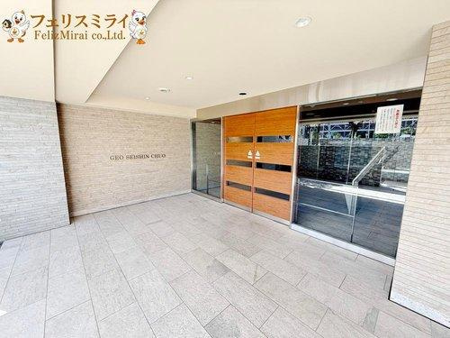 ジオ西神中央のエントランス|■現地写真■
徒歩5分圏内にはスーパー、郵便局等ございます♪