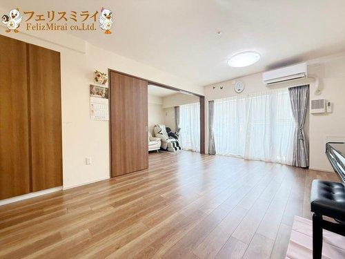 ジオ西神中央の居間・リビング|■現地写真■
LDKの広さは17.2帖ございますので広くお使い頂けます♪