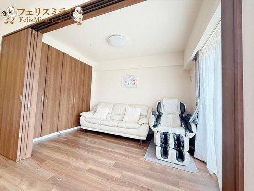 ジオ西神中央のその他|■現地写真■
リビング横の洋室でございます、リビングの続き間としてもお使い頂けるので大変便利に御活用頂けます♪