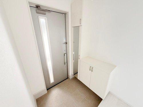 三木市自由が丘本町１期の玄関|■現地写真■
たっぷり収納できるシューズボックス♪