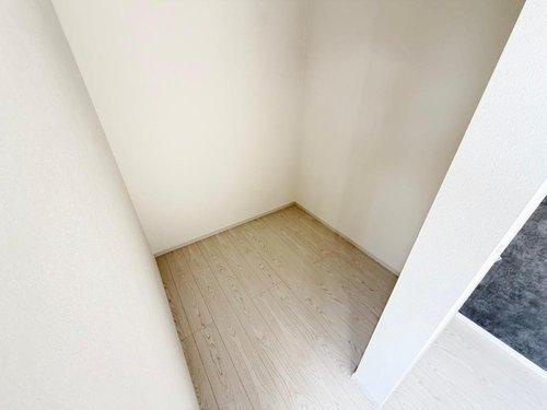 加古川市別府町１期の収納|■現地写真■
ウォークインクローゼット完備♪
お部屋を広く使って頂けます♪
