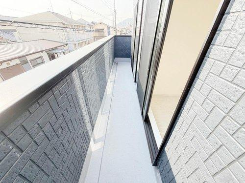 加古川市別府町１期のバルコニー|■現地写真■
広々としたバルコニー♪
洗濯物がたくさん干せます♪