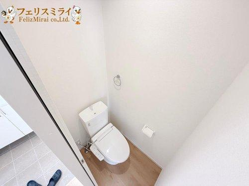 神戸市西区竹の台４丁目２５-１期Rのトイレ|■現地写真■
節水ウォシュレット♪便ふたオート開閉で清潔＆快適です♪節水機能もありお掃除楽々凸凹も少ないです♪