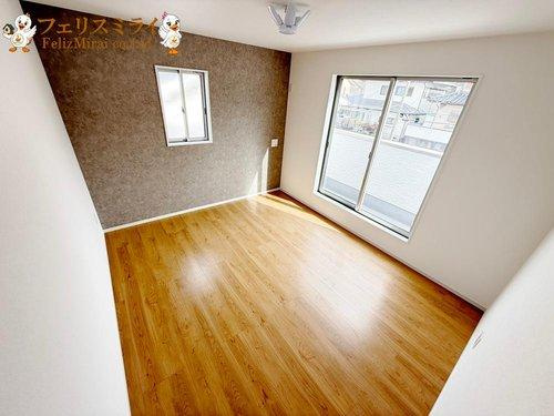 神戸市西区竹の台４丁目２５-１期Rのその他|■現地写真■
８畳の主寝室はアクセントクロスでオシャレに◎