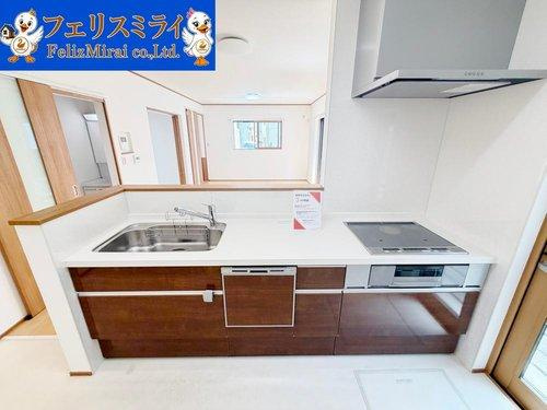 加古川市加古川町北在家６５５-５のキッチン|■現地写真■
天板の広いキッチン♪
食洗器標準装備です♪