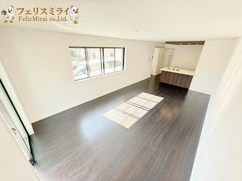 Terrechez　神戸市須磨区東白川台１期　全１棟の玄関|■現地写真■
たっぷり収納できるシューズボックス♪
すぐ横にはクローゼットが御座います♪