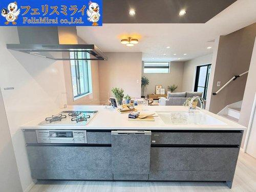 神戸市垂水区桃山台３丁目　全２棟のキッチン|■現地写真・１号棟■
食洗器完備♪
憧れのフルフラットキッチン♪