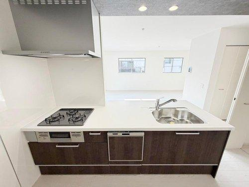 Terrechez　神戸市北区鈴蘭台北町　２期　　全２棟のキッチン|■現地写真■
天板の広いキッチン♪