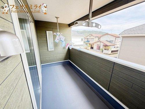 　のバルコニー|■現地写真・２号棟■
屋根のあるインナーバルコニー♪
急な雨でも安心です◎