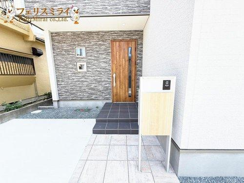 加古川市尾上町安田１４８-１１　全１棟の玄関|■現地写真■
お洒落な玄関ドア♪