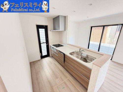 　のキッチン|■現地写真・A号棟■
家族のコミュニティスペースです♪カウンターキッチンからお子様の様子も見れるので安心ですね♪