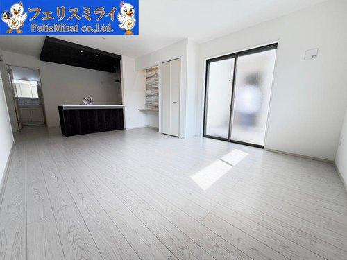 Terrechez　神戸市西区狩場台３期　全２棟の居間・リビング|■現地写真・１号棟■
家具家電の配置をご想像下さい♪