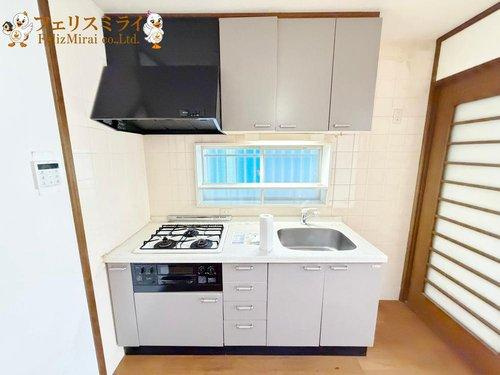 神戸市垂水区大町１期のキッチン|■現地写真■
吊戸棚もあり収納力たっぷり♪