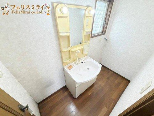 神戸市垂水区大町１期の洗面所|■現地写真■
収納棚を置けるスペースがたっぷりあります♪