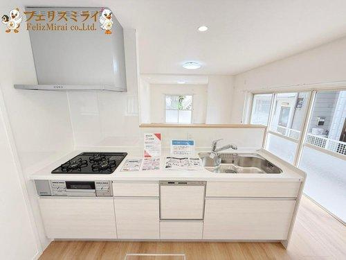 神戸市垂水区星陵台５丁目３-７のキッチン|■現地写真■
天板の広いキッチン♪
食洗器完備◎◎