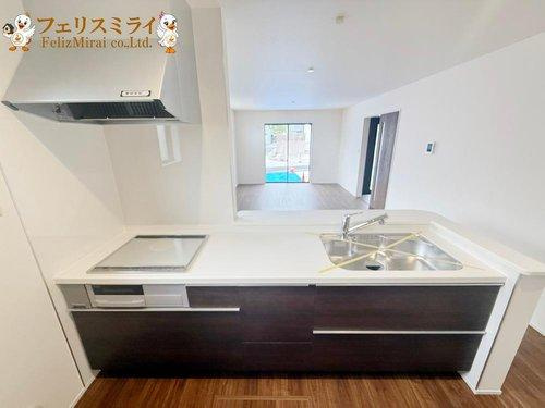 　のキッチン|■現地写真・３号棟■
広さがあるキッチンでございます。
お料理もしやすい広さとなっております♪
