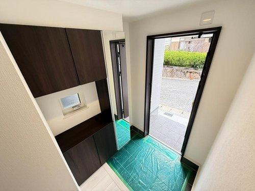 神戸市北区鈴蘭台南町第３　全１棟の玄関|■現地写真■
大容量のシューズボックス♪