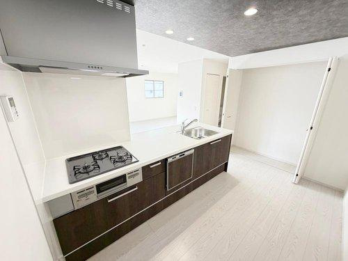 Terrechez　神戸市垂水区清水が丘１期　全６棟のキッチン|■現地写真■
キッチンのスペースは大変広々としています♪