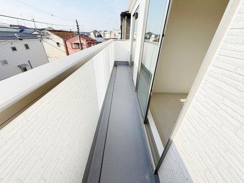 Terrechez　神戸市垂水区清水が丘１期　全６棟のバルコニー|■現地写真■
広々としたバルコニー♪
洗濯物がたくさん干せます♪