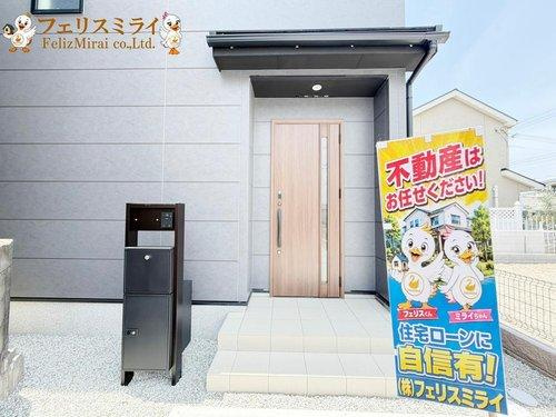 LiGNAGE　加古郡播磨町二子２５－1期　全２棟の玄関|■現地写真・３号棟■
スマートキー対応の玄関ドア♪
宅配ボックス完備の機能門柱♪