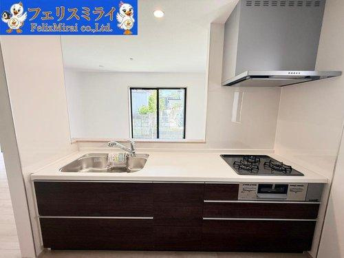 　のキッチン|■現地写真・B号棟■
天板の広いキッチンでお料理も捗ります◎
食洗器はオプション工事にて対応可能♪お気軽にご相談ください。