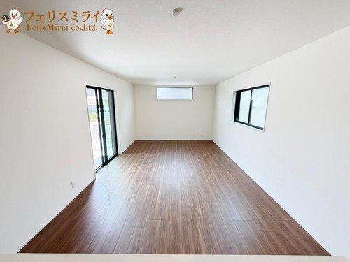 Livele Ｇａｒｄｅｎ　加古郡播磨町古田の居間・リビング|■現地写真■
ペアガラスなので防音・断熱もばっちりです♪風通しも大変良好！