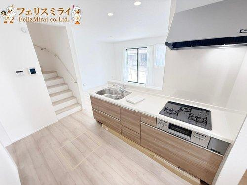　のキッチン|■現地写真・A号棟■
家族のコミュニティスペースです♪カウンターキッチンからお子様の様子も見れるので安心ですね♪