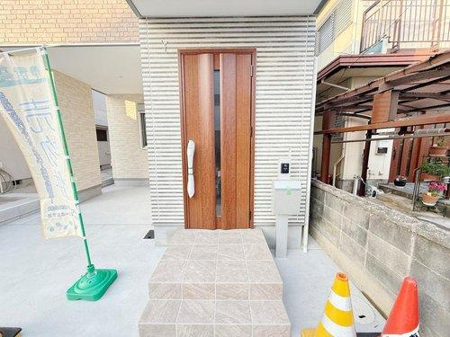 明石市鳥羽　全１棟の玄関|■現地写真■
オシャレな仕様に仕上がってております♪