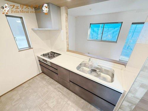 　のキッチン|■現地写真・I-3号棟■
カウンターキッチンで、ご家族の様子も伺え自然と会話も弾みます♪