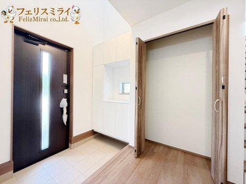 　の玄関|■現地写真・I-3号棟■
大きなシューズボックス完備♪