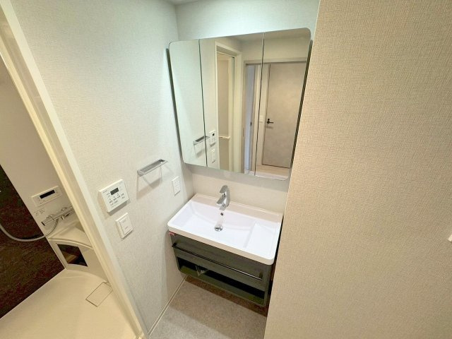 プレサンス東淀川駅前プローシェの独立洗面台