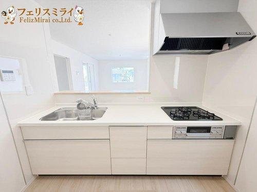 　のキッチン|■現地写真・２号棟■
家族のコミュニティスペースです♪カウンターキッチンからお子様の様子も見れるので安心ですね♪