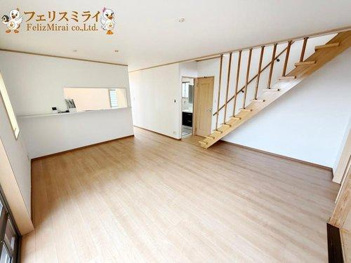 神戸市垂水区舞子坂３丁目の居間・リビング|■現地写真■
広々１７．３帖のLDK♪