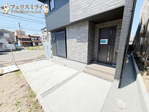 Terrechez　明石市日富美町１期　の玄関|■現地写真・１号棟■
重厚感のある玄関ドア♪