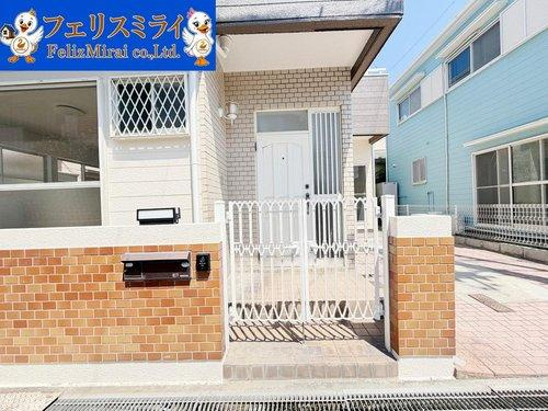 明石市魚住町清水２３９５－１９６の玄関|■現地写真■
立派な門扉♪