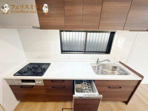 明石市朝霧台３７７６－１１０のキッチン|■現地写真■
天板の広いキッチン♪食洗器も吊戸棚もございます♪