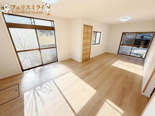 神戸市垂水区千鳥が丘１丁目９-２４の居間・リビング|現地写真■
広々約１６帖のLDK♪　