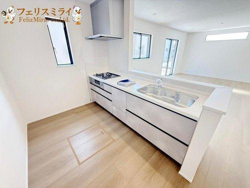 Heartful Town　明石市魚住町西岡１５９４番地　全４棟（明石）のキッチン|■現地写真・A号棟■
キッチンのスペースは大変広々としています♪