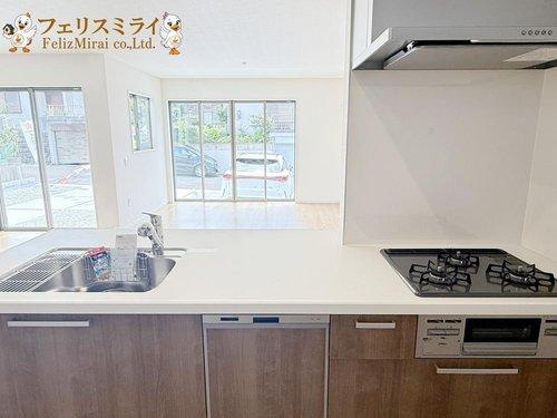 神戸市西区秋葉台４期　全１棟のキッチン|■現地写真■
キッチン後ろのスペースは大変広々としています♪